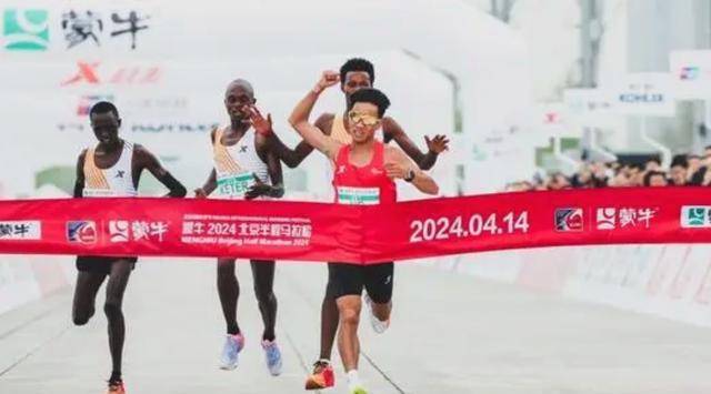 电竞竞猜官网:马拉松选手冲刺终点，一马当先